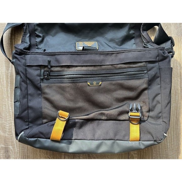 Tumi Tech  14" Notebook Messanger Bag 57212GT - Picture 9 of 12